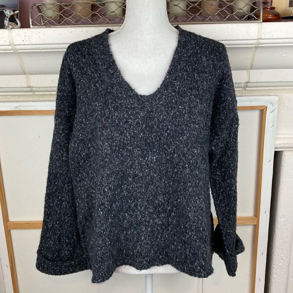 Anthropologie cozy V neck chunky flecked sweater w/ bell sleeves